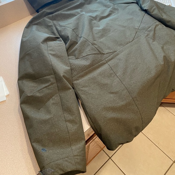 Coat - Picture 6 of 7